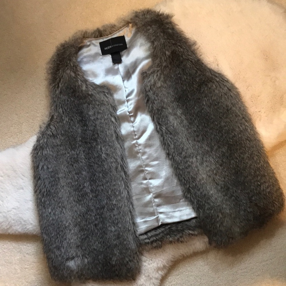 MODA INTERNATIONAL Faux Fur Vest-Gray coloration-Small-Excellent Condition